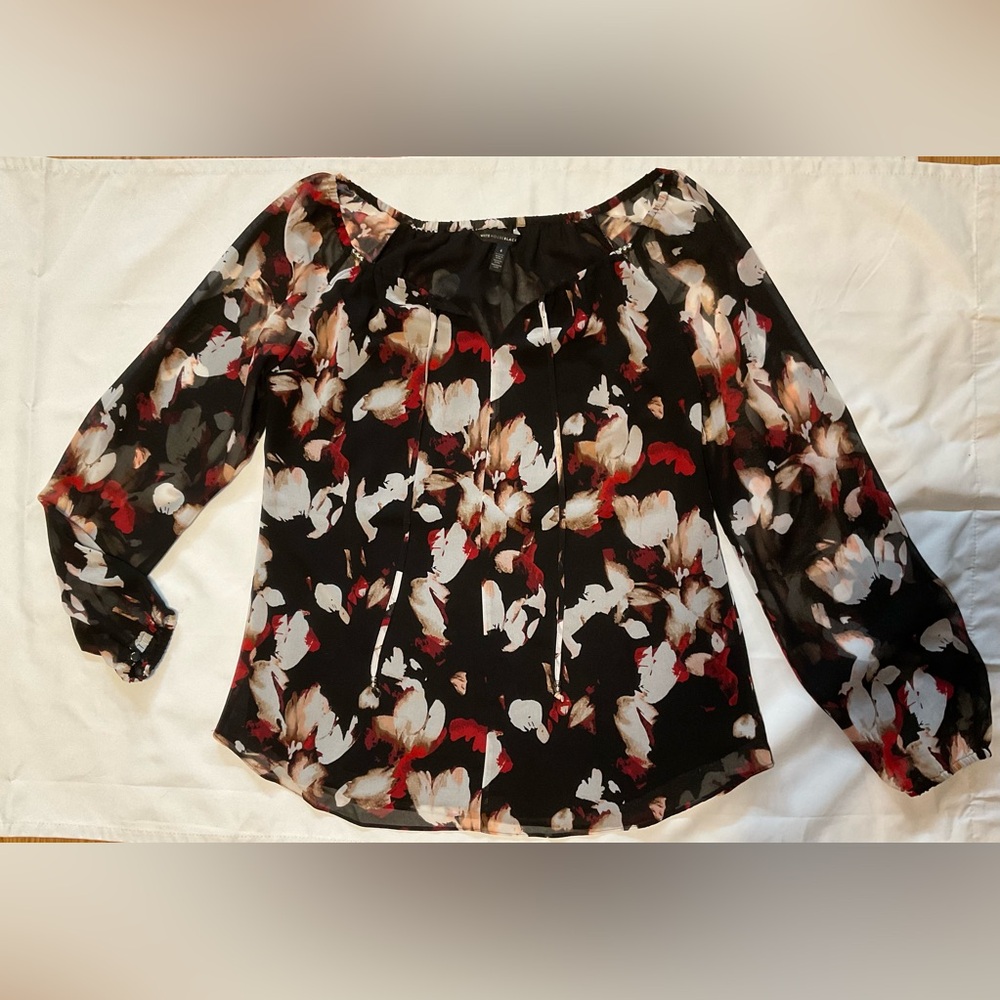 Women’s White House Black Market Shear Lined Long Sleeve Blouse. V-Neck w/Ties